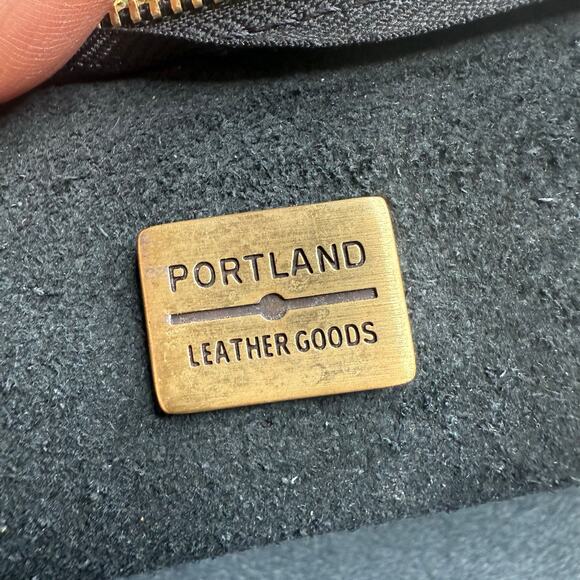 NEW PORTLAND LEATHER Scarlett Sling Bag Pebbled Black Leather Small - Picture 13 of 16